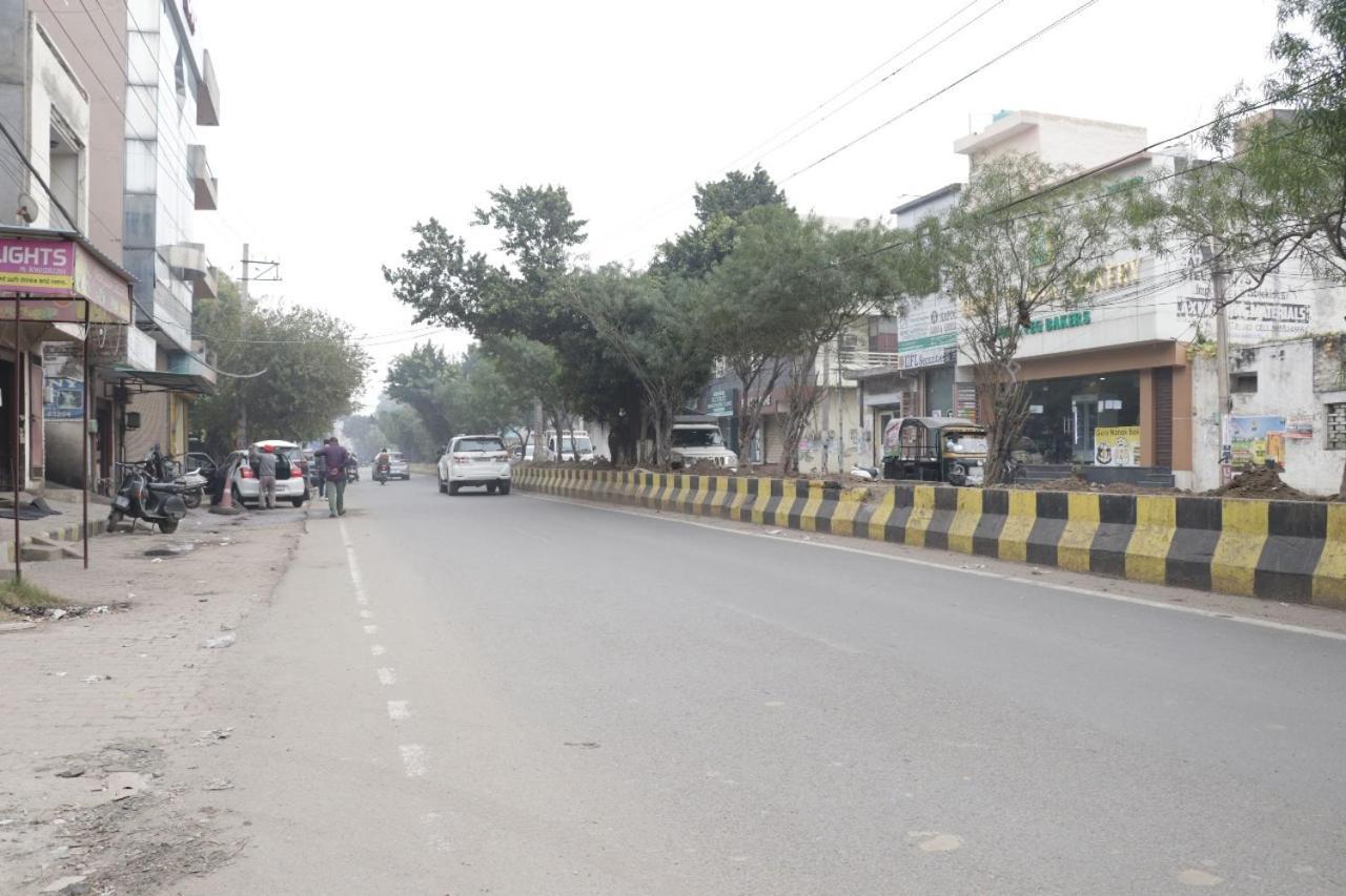 Hotel Royal Palace Jalandhar Exterior photo